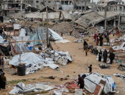 **8 Orang Tewas dalam Serangan Udara Israel di Gaza, Termasuk Anak-Anak dan Wanita**