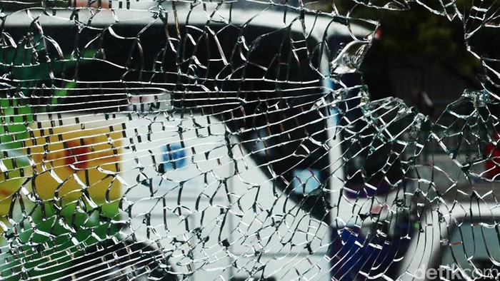 Bus Pariwisata Masuk Parit di Pandeglang, 7 Wisatawan Terluka - Update 1