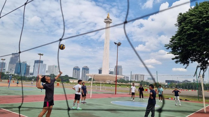 **Trik Liburan Sehat Gratis Warga Jakarta: Futsal-Basket di Monas, Nikmati View Menakjubkan!**