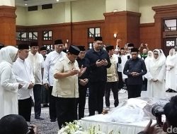 “Prabowo Melayat Jenazah Eks Wagub DKI: Simbol Kehadiran atau Konspirasi?”