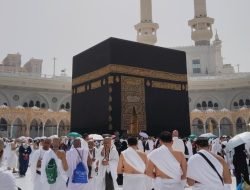 Payung Wajib, Makkah 42°C: Jemaah Haji Hadapi Kebakaran Matahari Hari Ini