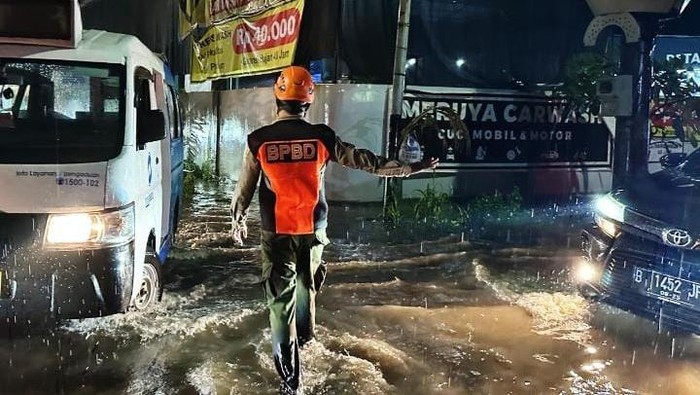 Banjir Kolong Tol Meruya Surut, Lalu Lintas Kembali Normal