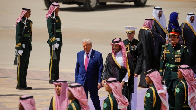 **Sambutan Pangeran MBS, Tandai Kunjungan Bersejarah Trump ke Timur Tengah**