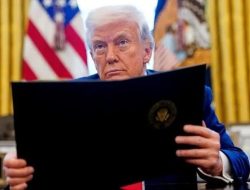 Trump Siap Cabut Sanksi Suriah, Setelah Assad Runtuh?