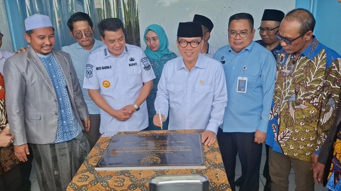 **Mendes Yandri: Desa Panongan, Contoh Sukses SPPG Berkat BUMDes yang Patut Ditiru di Seluruh Indonesia**