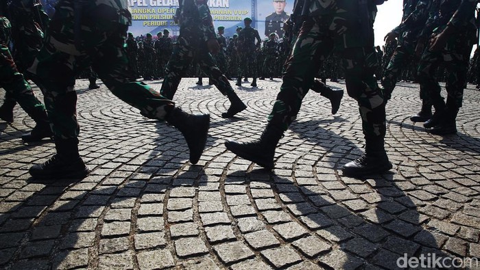 Ketua Komisi I DPR Usul Markas Militer Jauh dari Lingkungan Sipil: Ancaman atau Perlindungan?
