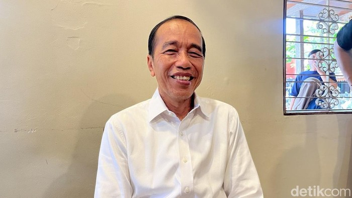 Jokowi Buka Jendela Kebijakan Baru: Tawarkan Bantuan Hukum kepada Eks Dosen UGM, Kasmudjo