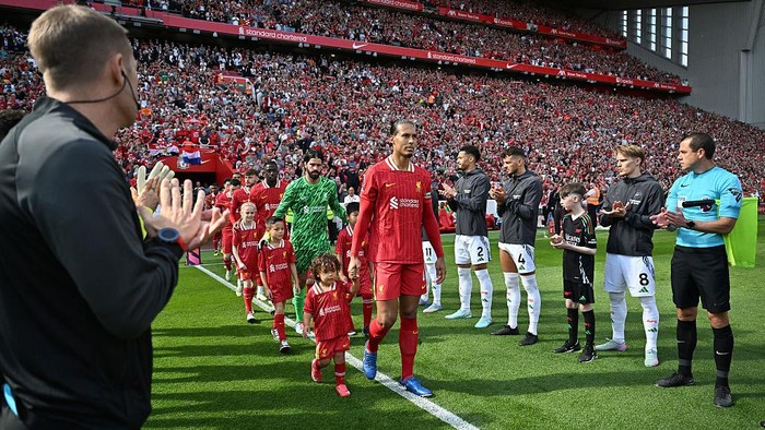Liverpool Melenggang ke Dubai, Sementara Premier League Masih Berjuang!