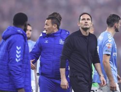 “Coventry Kalah, Lampard Cemberut, Fans Lawan Ajak Selfie: Ironi Sepakbola!”