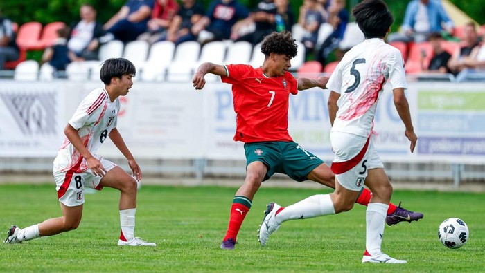 [Ronaldo Bersorak Keras当 Putraanya Beraksi untuk Timnas Portugal]
