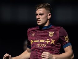 Chelsea Bersaing Ketat dengan MU untuk Rekrut Liam Delap