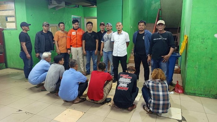 Parkir di Pasar Kramat Jati: Bisnis Pungli Tersembunyi