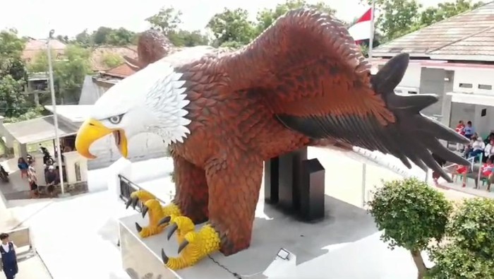 Viral Patung Rajawali Raksasa di Indramayu, Dibangun dalam 3 Bulan dengan Biaya Rp 180 Juta