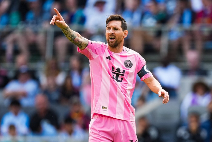 Messi Frustrasi dan Dikartu Kuning Usai Peluit Panjang, Apakah Ini Puncak dari Kebuntuan?