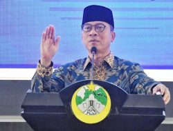 Warga Serang Bersatu, Gotong Royong Bersihkan Sampah Bareng Pak Menteri!
