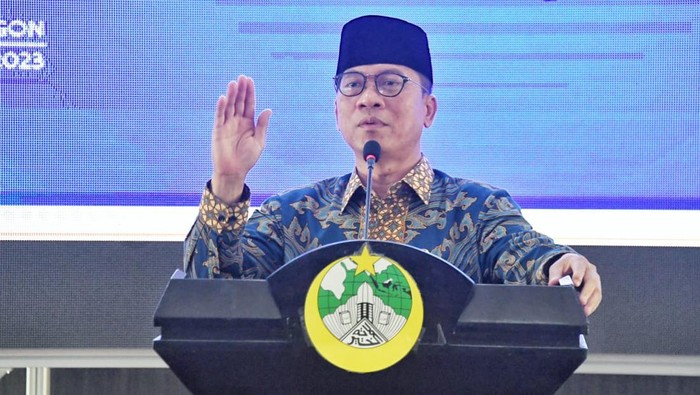 Warga Serang Bersatu, Gotong Royong Bersihkan Sampah Bareng Pak Menteri!