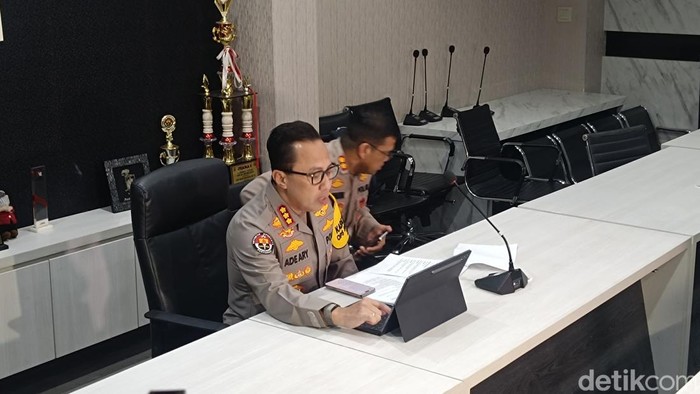**Polisi Periksa 24 Saksi dalam Kasus Ijazah Palsu Jokowi: Proses Penyelidikan Terus Berlangsung**