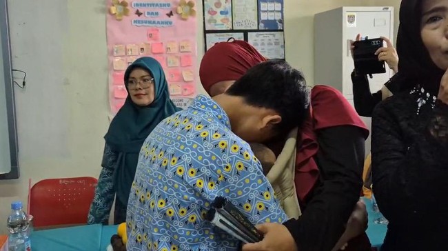 Depok Dalam Kebakaran, Warga Bantu Pemadam Api Cegah Tragedi