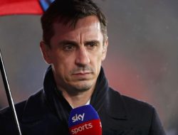 “Final Liga Europa: Gary Neville Bertanya, Apakah Kualitas Setan Merah Menyusut?”