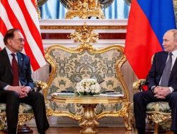 PM Malaysia Anwar Ibrahim Bertemu Putin, Bicarakan Jatuhnya MH17
