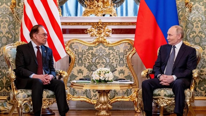 PM Malaysia Anwar Ibrahim Bertemu Putin, Bicarakan Jatuhnya MH17
