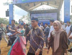 Mendes PDT Yandri Susanto Dihiasi Tari Khas Banten di Festival Gerakan Desa Peduli Sampah