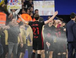 **Flick, Mesin Penyemprot Air, dan Kemenangan Bersejarah Barcelona**