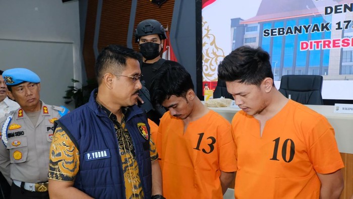 **Polisi Buru WN Malaysia, Bos Besar 17,37 Kg Sabu Tertangkap di Riau!**