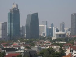 **Polemik Ekonomi Global: DPR Siap Berikan Solusi di Outlook 2025**