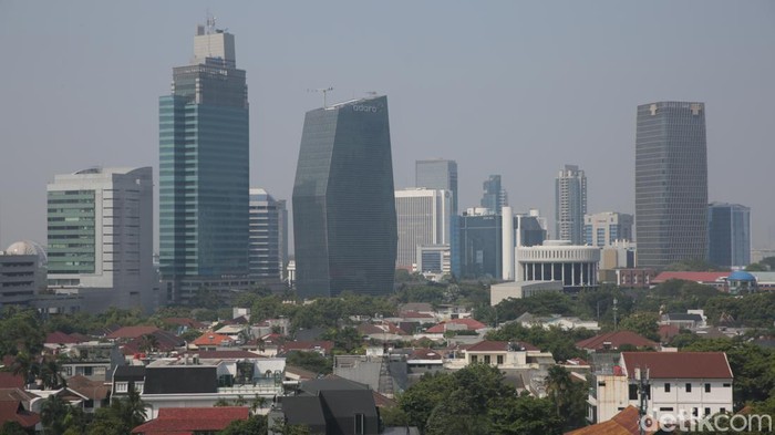 **Polemik Ekonomi Global: DPR Siap Berikan Solusi di Outlook 2025**