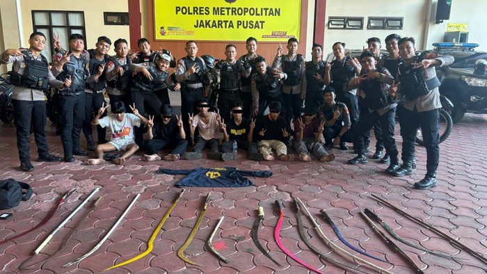6 Remaja dengan Alat Tajam Siap Beradu di Kramat Senen!