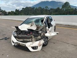 Mobil Ringsek Usai Tabrak Buntut Truk di Tol Bogor, Hanya Kerugian Materi