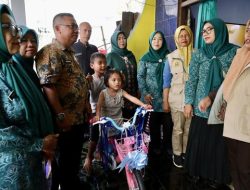 “2 Anak Pemulung Viral di Sentul, Kemensos Turun Tangan dengan Bantuan ATENSI”