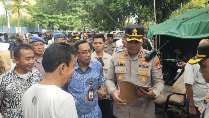 **Giliran Posko Ormas di Jakut Dibongkar Polisi, Operasi Berantas Jaya 2025 Berlangsung**