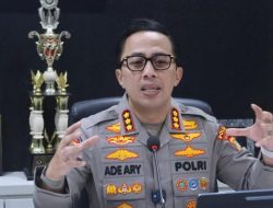 [Polda Metro Berikan Penghargaan kepada 15 Anggota Polres yang Membela Kehormatan Masyarakat]