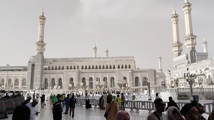 Jemaah Haji RI Dikecam, Jangan Titip Kartu Nusuk-Sandal ke Orang Lain!