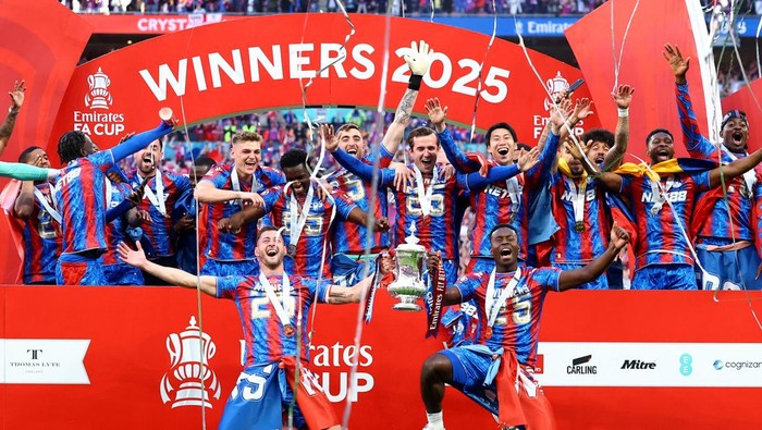 Crystal Palace Menorehkan Sejarah dengan Trofi Perdana usai Seabad Lebih Berjuang