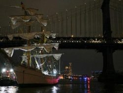 Kapal Meksiko Tabrak Jembatan Brooklyn, 22 Orang Luka! Tragedi Terbaru di New York