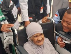 “Syukuran Menyentuh Hati: Jemaah Haji RI Tertua Tiba di Tanah Suci”