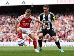 “Babak I: Arsenal Vs Newcastle Masih Sama Kuat, Pertarungan Taktik atau Permainan Mental?”
