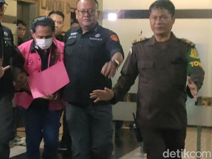 Sidang Perdana Eks Ketua PN Surabaya: Apakah Ronald Tannur Akan Membuka Banyak Rahasia?