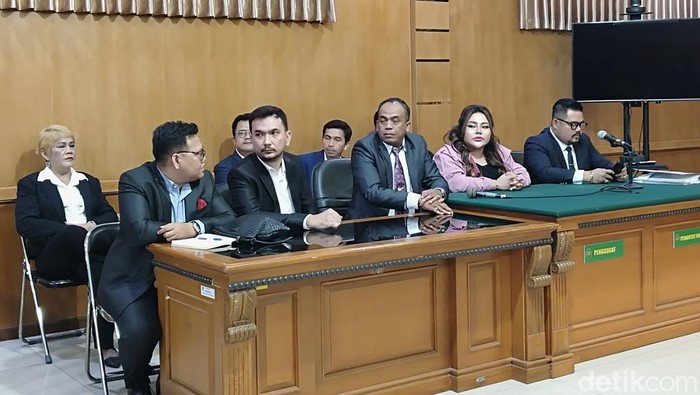 Gugatan Lisa Mariana ke Ridwan Kamil Ternyata tentang Hak Identitas Anak, Sidang Ditunda karena Tergugat Tidak Hadir