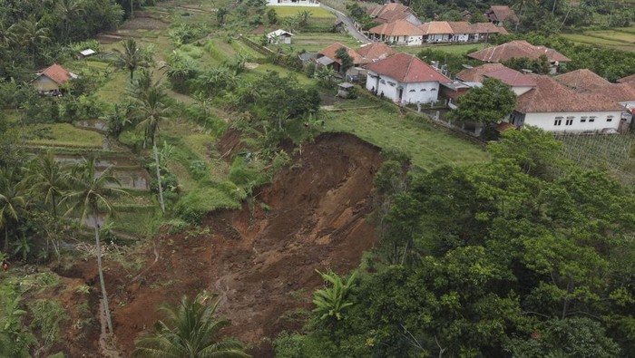 Tanah Longsor Terjang Vietnam, 4 Orang Tewas dalam Bencana Mematikan