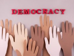 “Disinformasi dan Ancaman Demokrasi Pasca Pilkada: Siapa yang Menang?”