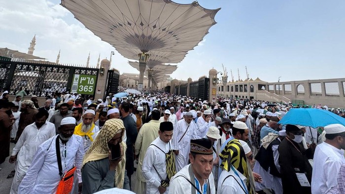 **Alhamdulillah, 220 Jemaah Haji Terpisah Kloter Diberangkatkan ke Makkah dari Madinah**