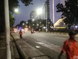 Massa Ojol di Patung Kuda Bubar, Medan Merdeka Selatan Terbuka Kembali: Ketegangan atau Solusi?