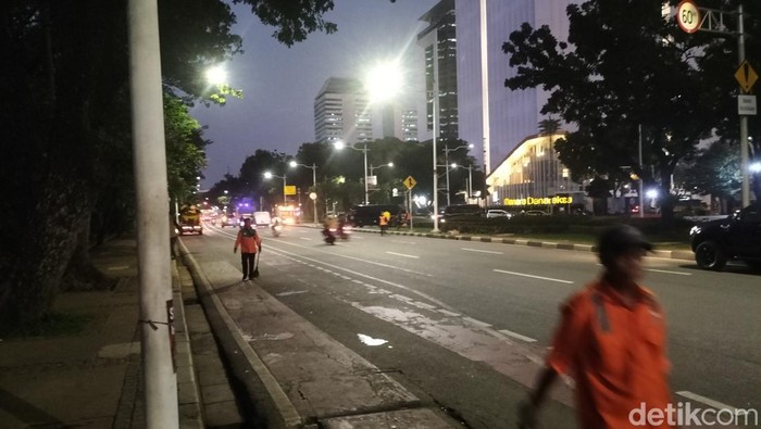 Massa Ojol di Patung Kuda Bubar, Medan Merdeka Selatan Terbuka Kembali: Ketegangan atau Solusi?