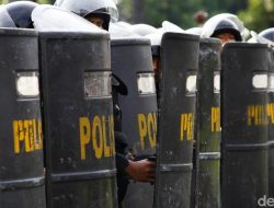 Konflik di Monas: 2 Demo Bersamaan, 967 Personel Gabungan Berhadapan!