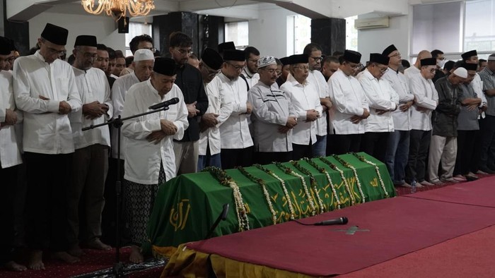 Hujan Turun Saat Pemakaman Suami Najwa, Quraish Shihab: Tanda Rahmat dari Tuhan?