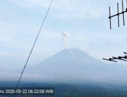 Gunung Semeru Erupsi Lagi, Tinggi Letusan 700 Meter Pagi Ini – Update 1